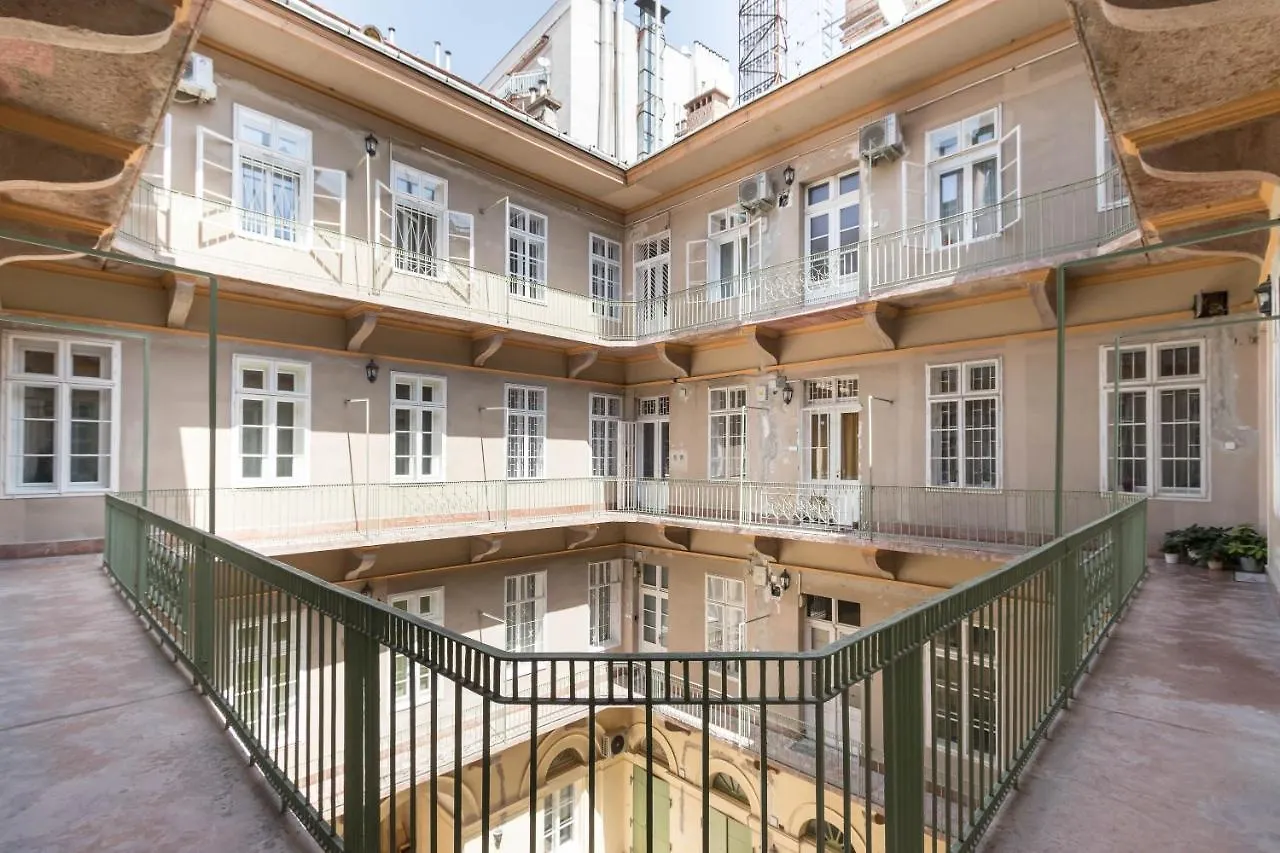 Leda'S Apartment Next To The Danube And Fashion Street Budapest